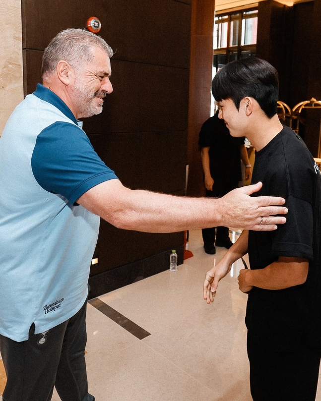 ▲ 엔제 포스테코글루 토트넘 홋스퍼 감독은 공격진이 붕괴 직전이어도 양민혁에게 기회를 주지 않고 있다.