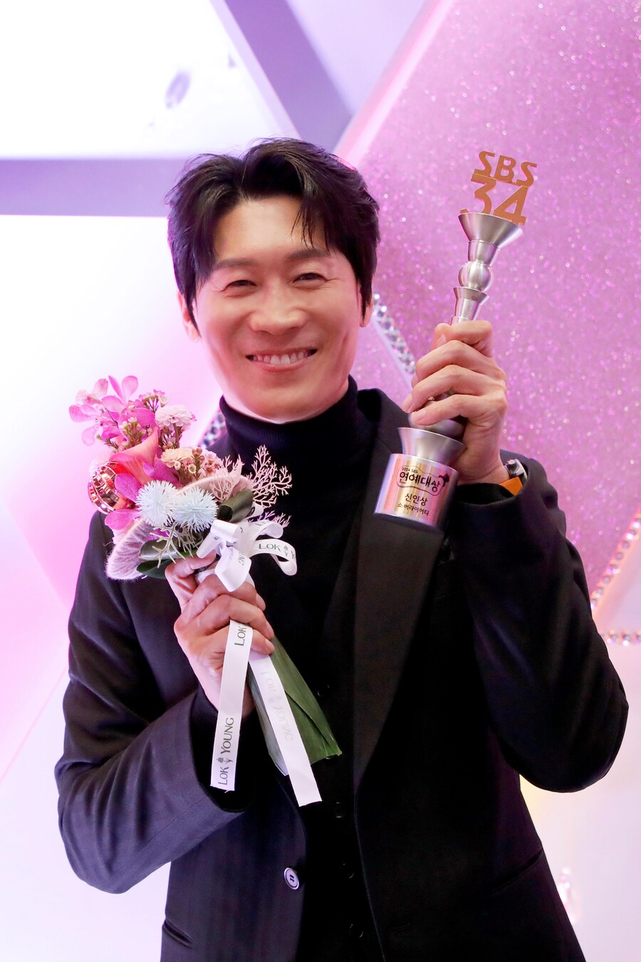 '더 매직스타' 진선규, 'SBS 연예대상' 신인상 '매직' 썼다…"웃음이 필요한 시기"
