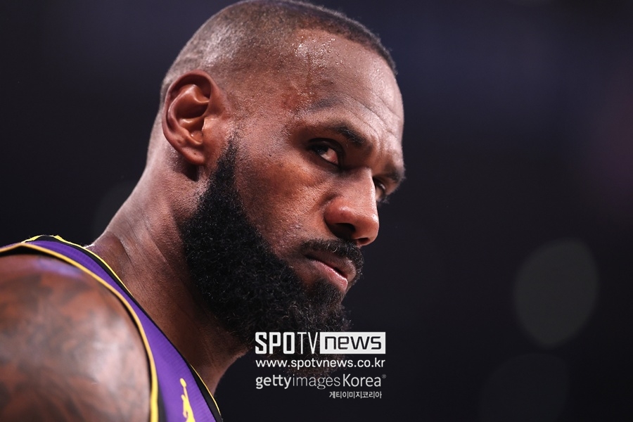 '42득점' 르브론의 LA 레이커스, '37득점' 커리의 GSW 꺾고 4연승