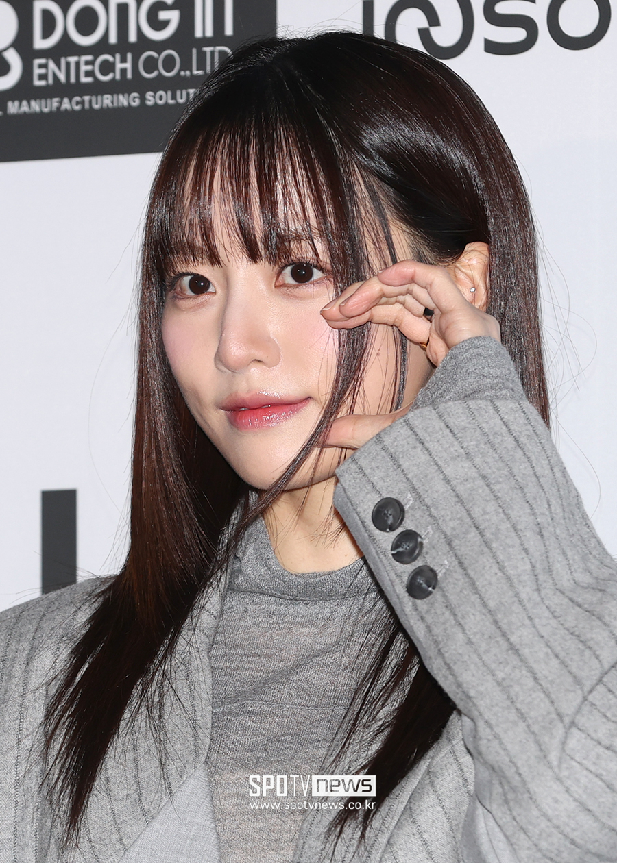 [포토S] 배윤경, 깜찍 볼하트!