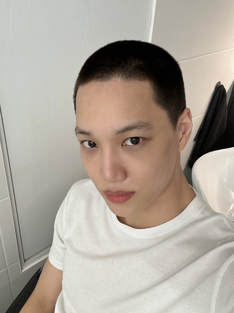 엑소 카이, 오늘(10일) 소집해제…완전체 활동에 모이는 기대