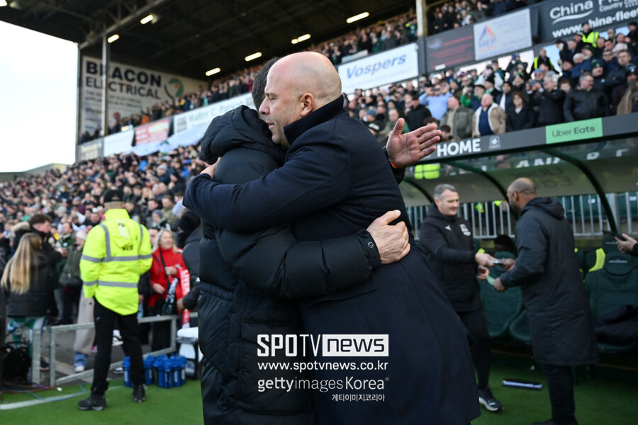 '69년 만의 굴욕' EPL 1위 리버풀, 2부리그 최하위 플리머스에 무릎 꿇다…살라·판 다이크 없이 '대참사'