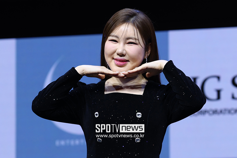 "홀로서기 후 첫 앨범, 보통 아냐"…송가인, '트로트 여제'의 귀환[종합]