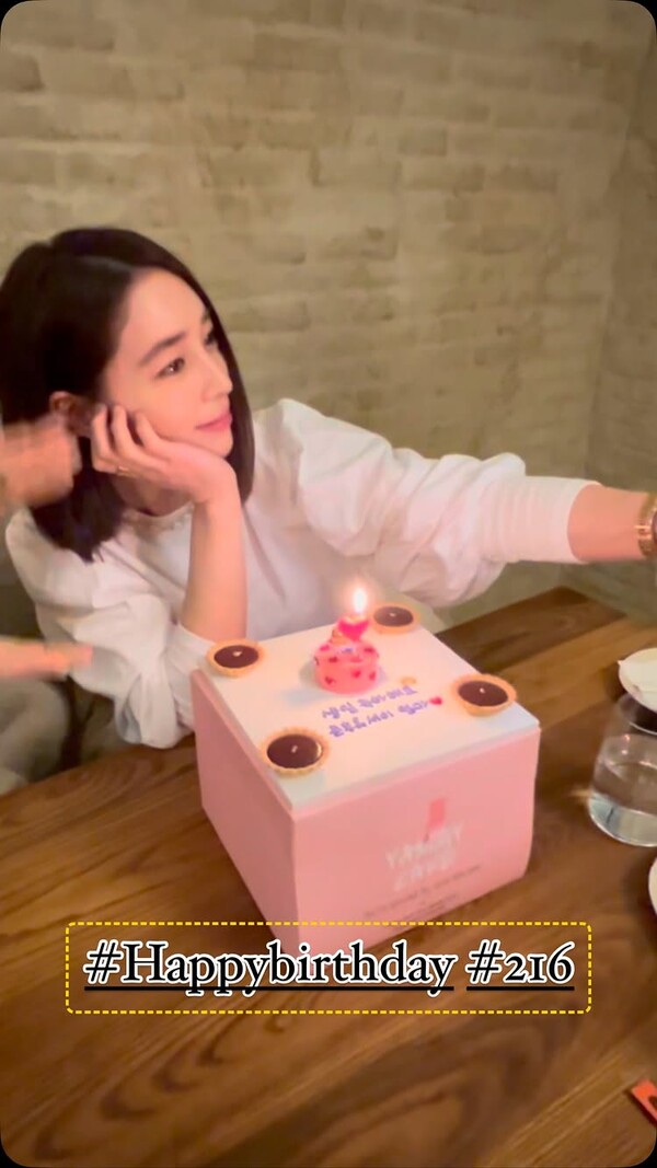 '43세' 이민정, 마이크로 미니 케이크로 축하받는 동안미녀