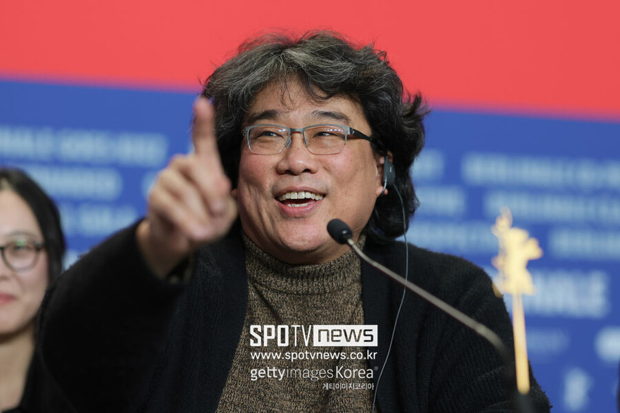 봉준호 '미키17', 베를린서 첫선…"악당=트럼프? 여러 독재자 융합"