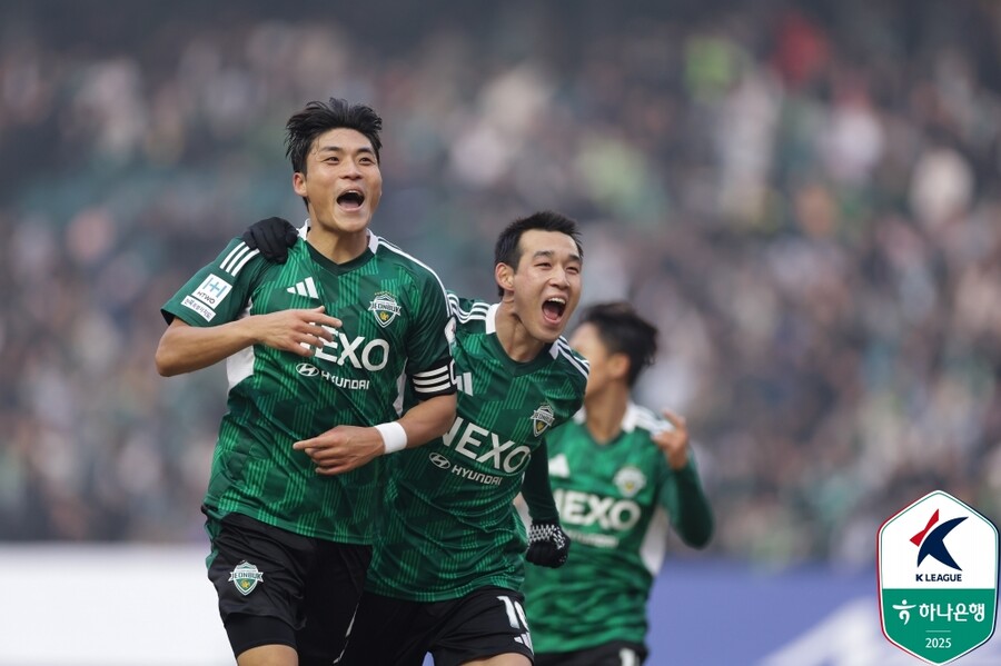 [현장 REVIEW] '지난 시즌은 잊어라!' 포옛볼 장착한 전북, 김천에 2-1 극적 역전승...전진우 결승골 폭발