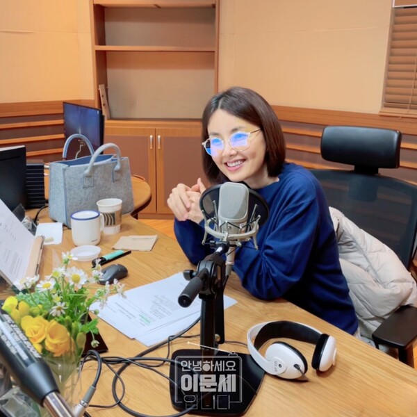신애라, 20년만에 라디오 DJ 복귀