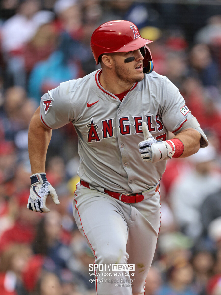 오타니 이전 MLB 최고 선수→'유리몸' 전락…"포지션 바꿉니다" 충격 결정 내렸다