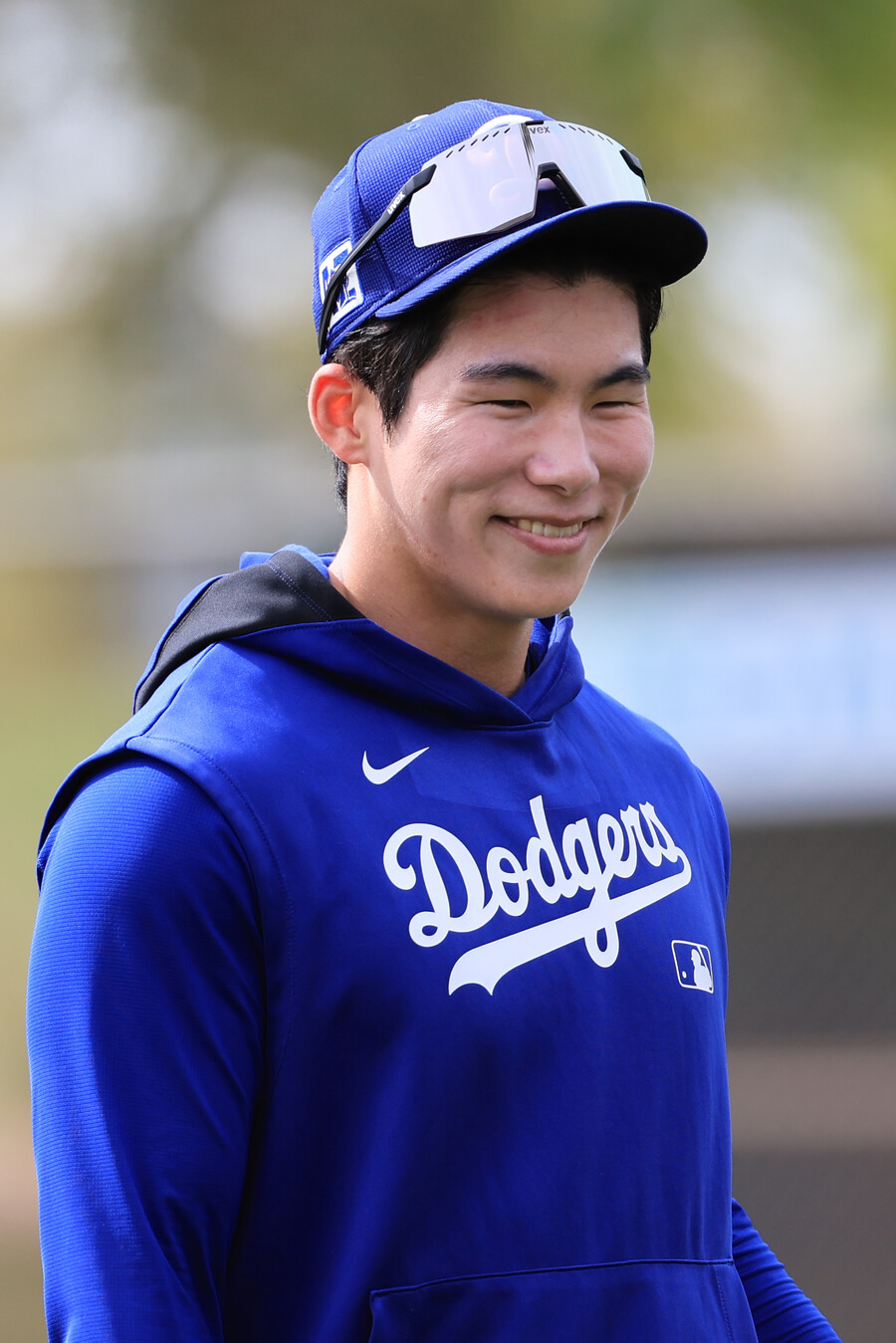 ▲ 미국프로야구 메이저리그(MLB) 첫 시즌을 준비하는 로스앤젤레스 다저스 김혜성이 16일(현지시간) 다저스 스프링캠프가 열리고 있는 미국 애리조나주 글렌데일 캐멀백 랜치에서 훈련을 마친 뒤 이동하고 있다.  ⓒ연합뉴스