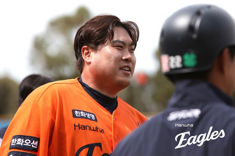 “뭐? 류현진이 던진다고?”… 자존심 회복 신호탄 확인, 미소 속에 숨겨진 칼이 있다