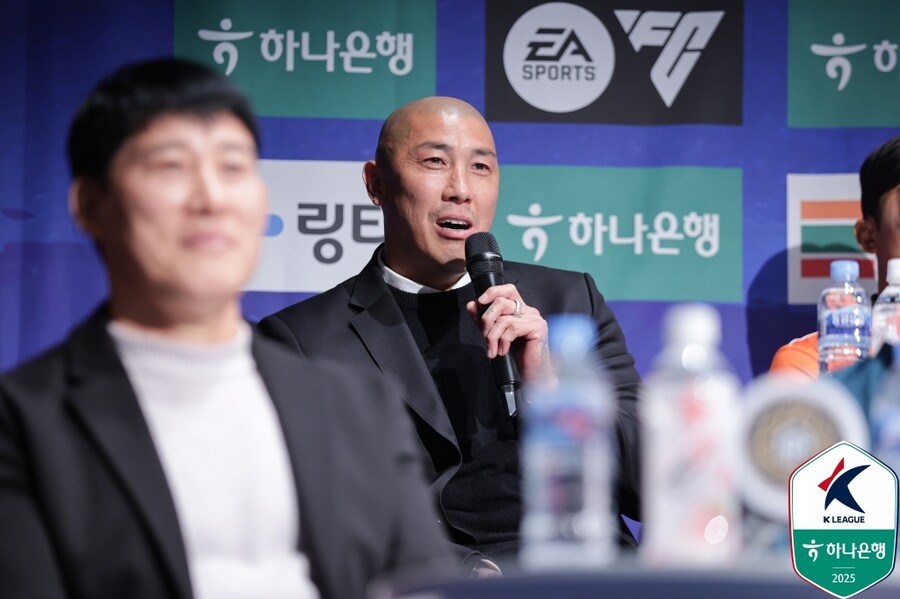 [SPO 현장] '아직도 차붐 아들'  차두리 감독 데뷔 "혹시 알아요? 지도자로는 아버지를 뛰어 넘을지"