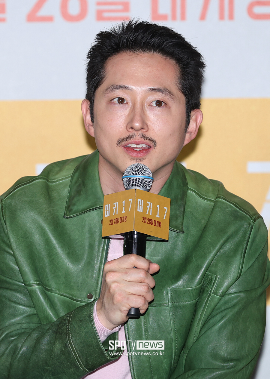 [포토S] 인사말 하는 스티븐 연