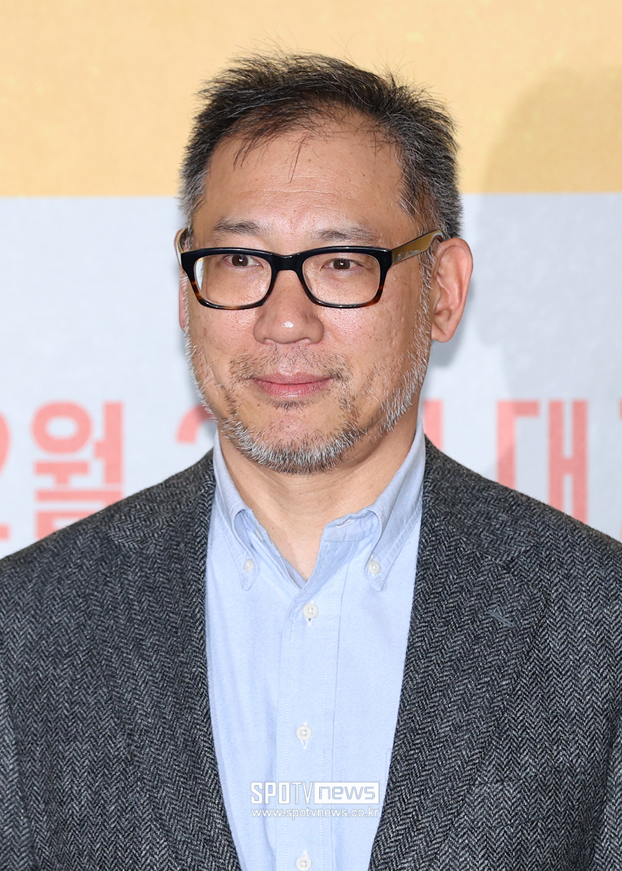 [포토S] 포즈 취하는 최두호 프로듀서