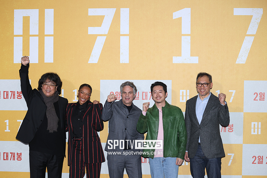 ▲ 봉준호 감독 나오미 애키 마크 러팔로 스티븐 연 최두호 프로듀서 ⓒ곽혜미 기자