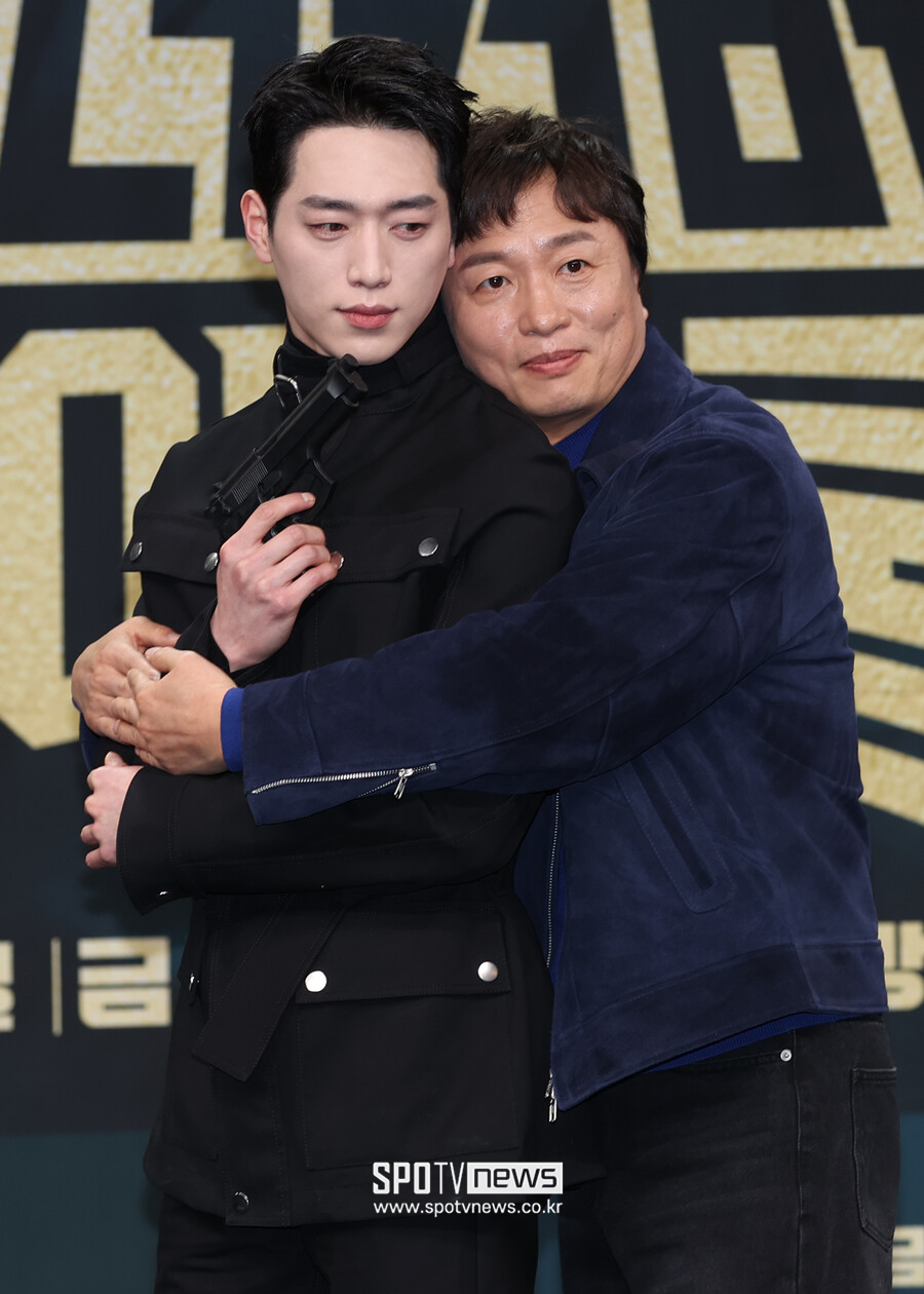 [포토S] 전배수, '서강준 등에 찰싹'