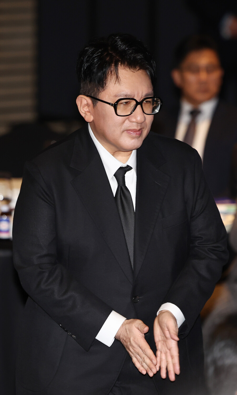 방시혁 반쪽 됐네…뉴진스 '전화돌렸다' 주장 반박→공식석상 '미소'[종합] 