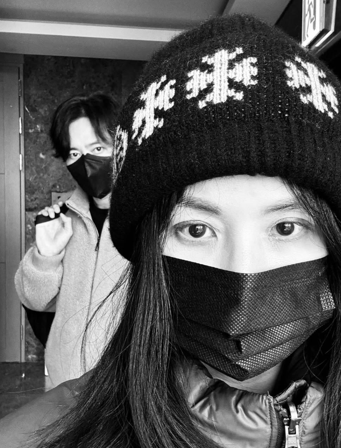 '50대 비주얼 부부' 고소영♥장동건, 소탈한 칼국수 데이트 투샷 공개