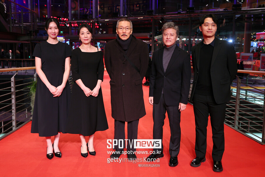 "김민희=동료, 함께 작업" 홍상수, '불륜·만삭' 김민희 기자회견 언급 '당당'