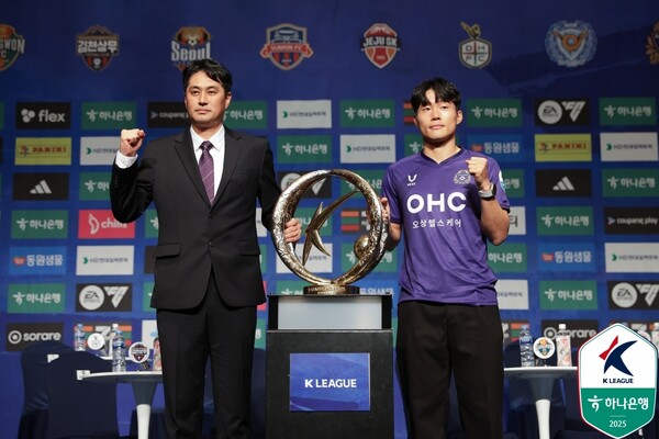 ▲ FC서울 김기동 감독과 FC안양 유병훈 감독은 개막 미디어데이에서 연고지 논란을 두고 "연고 복귀"와 "연고 이전"으로 명확한 시각 차이를 드러내며 말싸움을 벌였다. ⓒ한국프로축구연맹