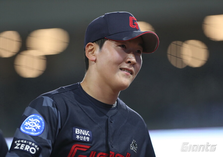 트레이드로 겨우 보강했는데…롯데 150km 필승카드 또 부상, 병원 들락날락 신세 언제 면하나