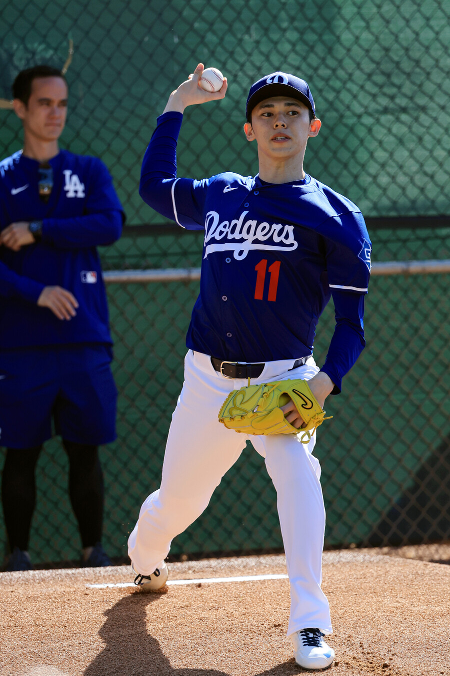 ▲ 미국프로야구 메이저리그(MLB) 첫 시즌을 준비하는 로스앤젤레스 다저스 우완 투수 사사키 로키가 19일(현지시간) 다저스 스프링캠프가 열리고 있는 미국 애리조나주 글렌데일 캐멀백 랜치에서 라이브 피칭하고 있다.  ⓒ연합뉴스