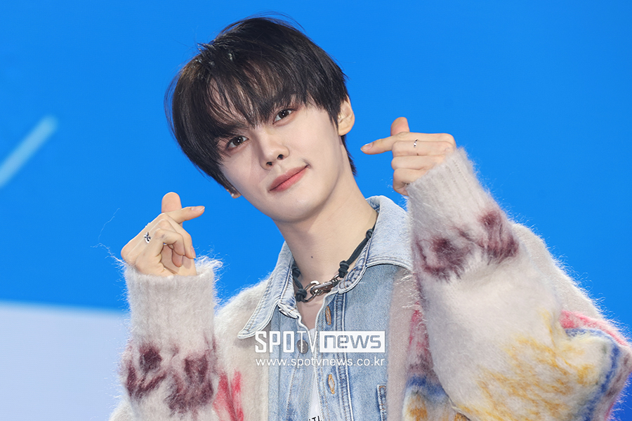 [포토S] 제로베이스원 김규빈, '하트 뿅!'