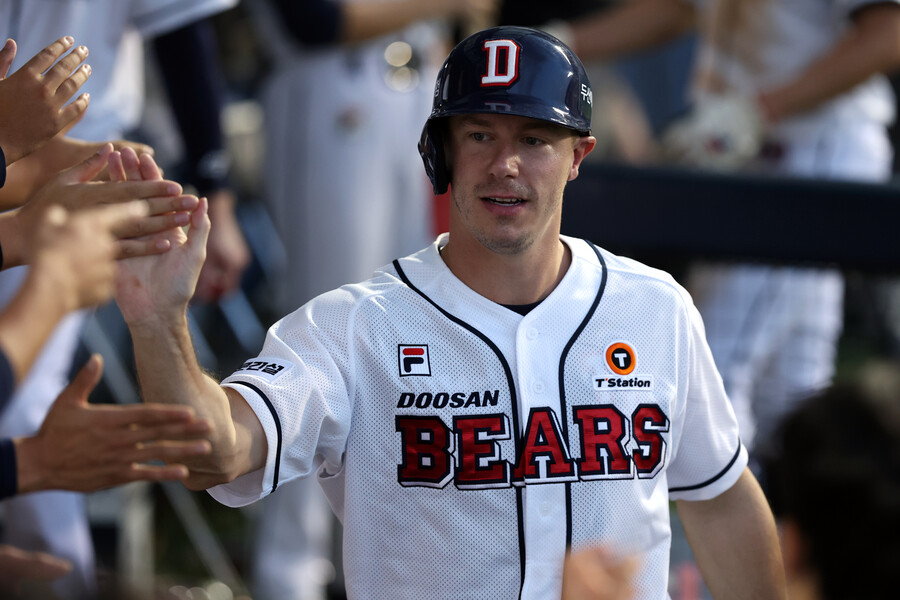 KBO 재계약 거절→ML 개막 로스터 보인다…MLB닷컴, '두산 출신' 영 주목