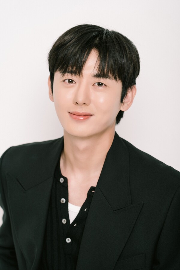 이지훈, 마동석 제작 '백수아파트'로 스크린 컴백…경수진과 현실 남매 케미