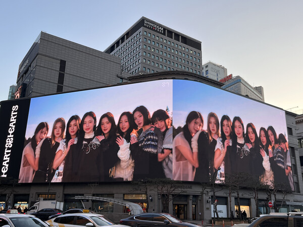하츠투하츠 ‘더 체이스’ 뮤비, 신세계스퀘어 동시공개