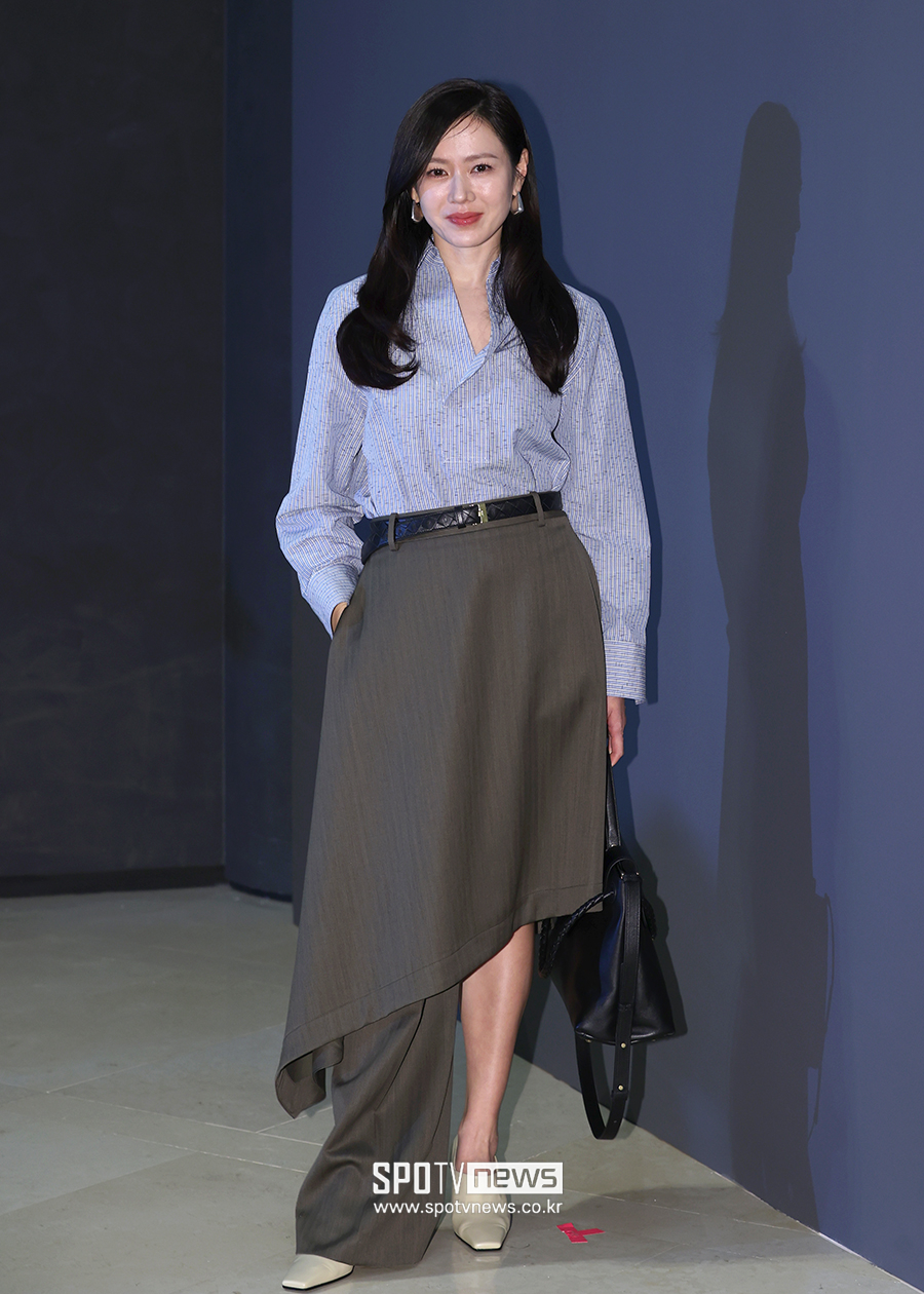 [포토S] 손예진, '예쁘면서 독특한 패션'