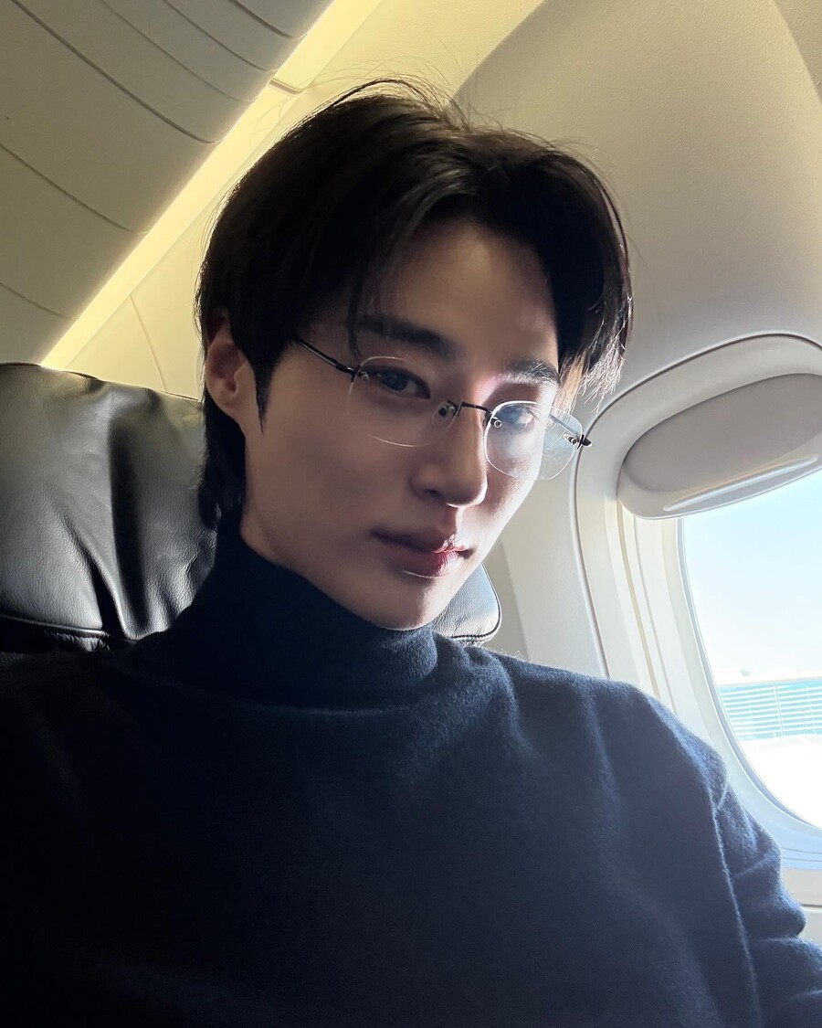 변우석, 21세기 대군의 지적인 비주얼…안경도 '완벽 소화'