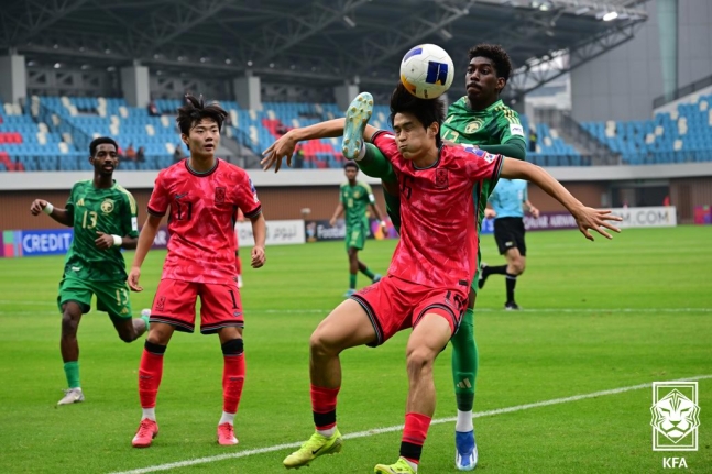 ▲ U-20 아시안컵 최다 우승(12회) 기록을 보유하고 있는 한국이 이번 대회에서 다시 한 번 정상에 오를 수 있을지 기대가 모였다. 2년 전 4강에서 좌절했던 경험을 바탕으로, 이번에는 월드컵 진출과 우승을 모두 노렸다. 준결승 진출로 월드컵 본선행을 이룬 이창원호는 아시아 챔피언을 위해 결승행을 노렸으나 사우디아라비아에 막혔다. ⓒ 대한축구협회