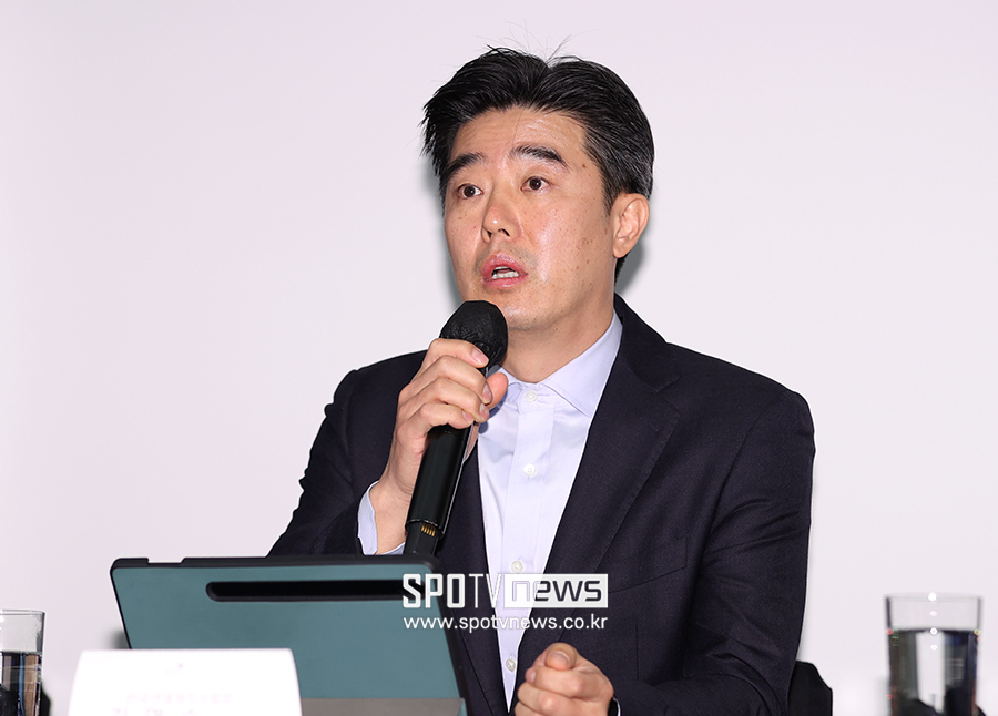 [포토S] 토론하는 한국연예제작자협회 김명수 본부장