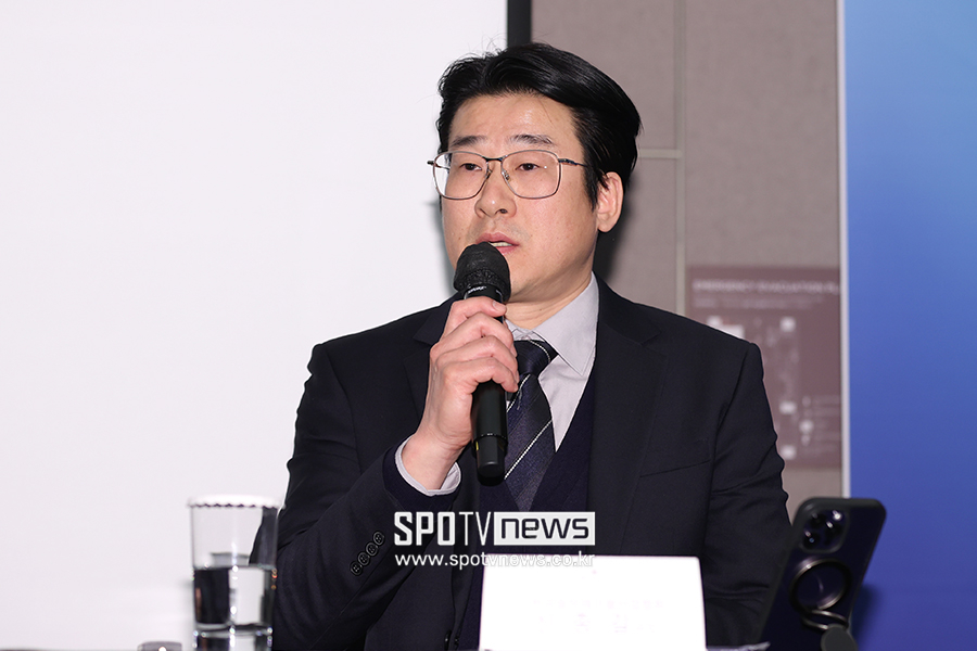 [포토S] 토론하는 한국음악레이블산업협회 신종길 국장
