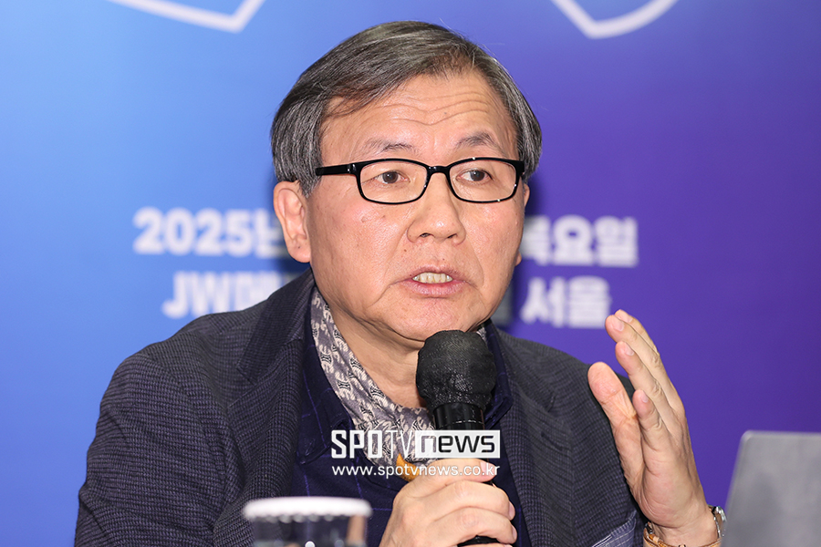 [포토S] 토론하는 서병기 기자