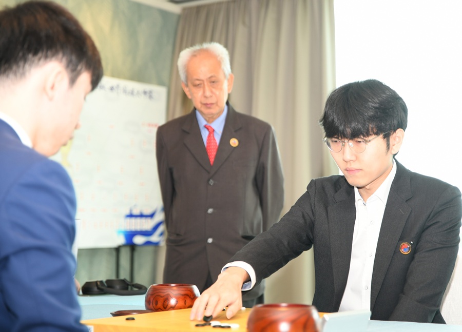 ▲ 신진서 9단(오른쪽) ⓒ 한국기원