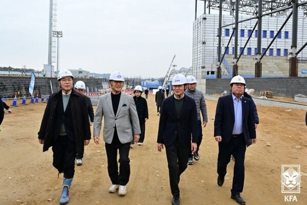 ▲ 정몽규 대한축구협회 회장이 당선 첫 공식 일정으로 충남 천안의 대한민국 축구종합센터를 찾았다. ⓒ대한축구협회
