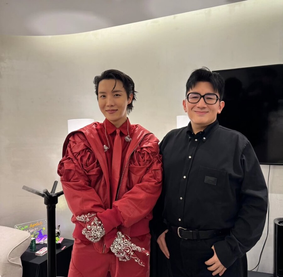 ▲ 제이홉(왼쪽), 방시혁. 출처| 방시혁 SNS