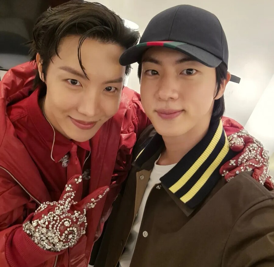 진, 제이홉 콘서트 등장→투샷 공개 "노래까지 잘하면 난 뭐 먹고 살아"