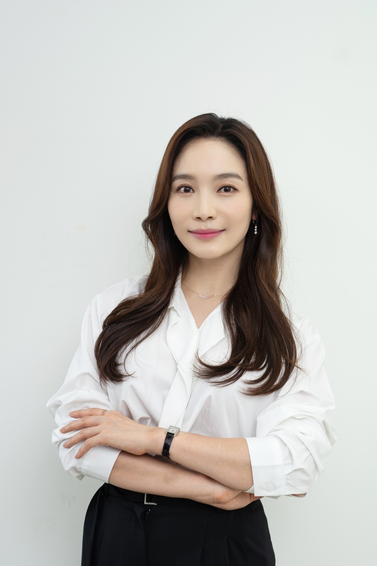 "기간을 가늠할 수 없는 솔로, 극 내향형" 이민영, 데뷔 후 첫 관찰예능('솔로라서')