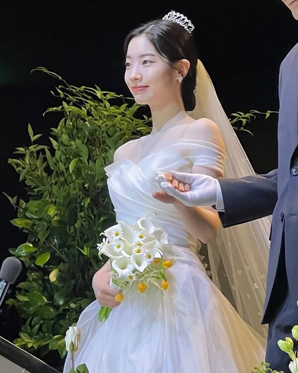 트와이스 다현, 결혼식 사진 공개…순백의 신부