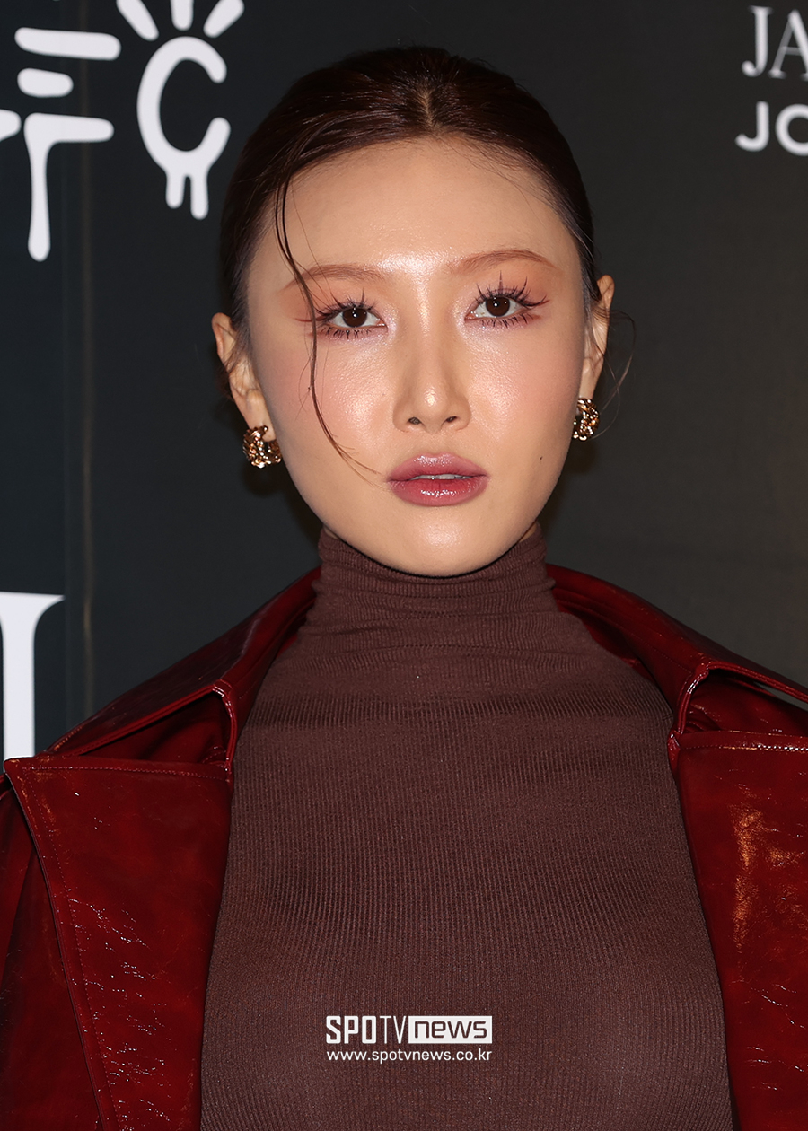 화사, '12살 연상' 사업가와 결별 인정? 열애 부인? "지금 싱글" 발표('나래식')