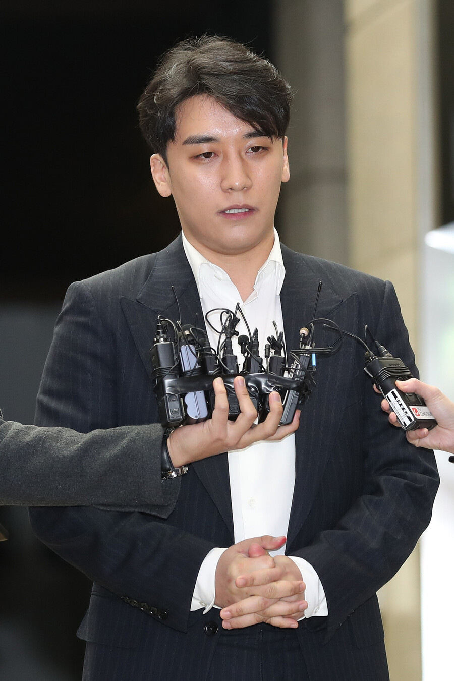 "예쁜 여자랑 도둑처럼" 빅뱅 출신 승리, 이번엔 韓 식당 목격담