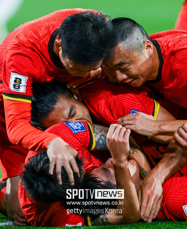 ▲ 중국 축구대표팀은 2002 한일월드컵 이후 아직 본선행을 이루지 못했다. 2026 북중미 월드컵은 3차 예선 C조 6위를 달리고 있지만, 3위 인도네시아부터 4위 사우디아라비아, 5위 바레인과 모두 승점 6점 동률로 골득실에서 갈려 있을 뿐이다. 2위 호주(7점)와도 1점 차에 불과하다.