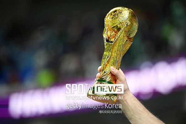 ‘64개국 확대 월드컵’ 중국·인도 참가, “24억 인구” “지구 절반이 월드컵 시청”…FIFA 돈벼락 펑펑 "인판티노 적극 검토 중"