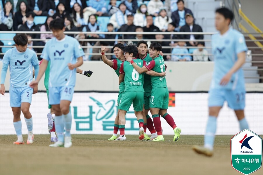 [현장 REVIEW] ‘오늘은 내가 1위’ 대전, ‘주민규 1골 1도움→박규현 퇴장’ 수적 열세에도 대구에 2-1 승