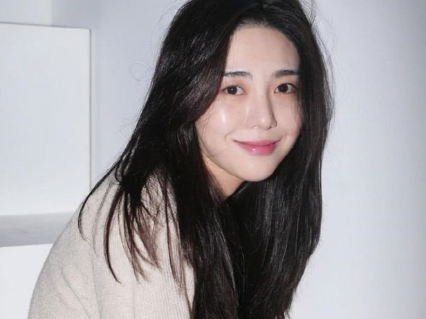 권민아, 걸그룹→피부과 상담실장 제2의 삶 시작 "이제 진짜 오픈"