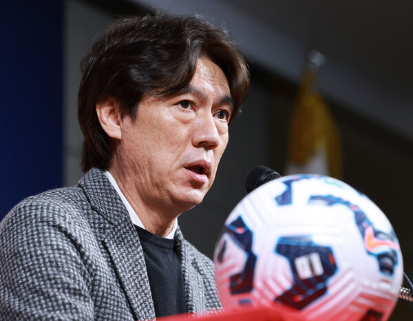 ▲ 홍명보 축구대표팀 감독이 2026 북중미 월드컵 아시아 3차 예선 7-8차전 오만-요르단전 명단 발표 기자회견에 나섰다. ⓒ연합뉴스