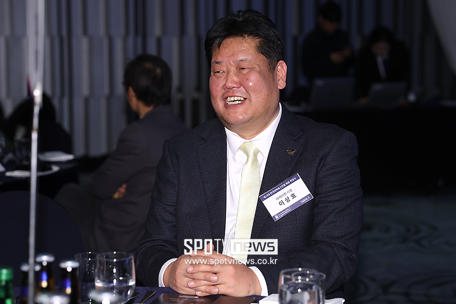 [포토S] 한국대학축구연맹 회장 취임식 참석한 이상호 태백시장