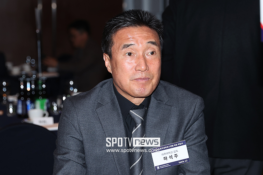 [포토S] 아주대학교 하석주 감독, 한국대학축구연맹 회장 취임식 참석